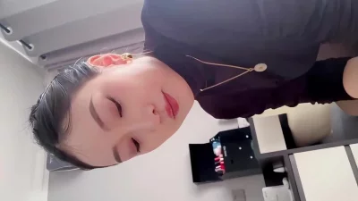富婆酒吧约男模，有钱真好，连逼都是定期保养，稍微一摸就水汪汪的